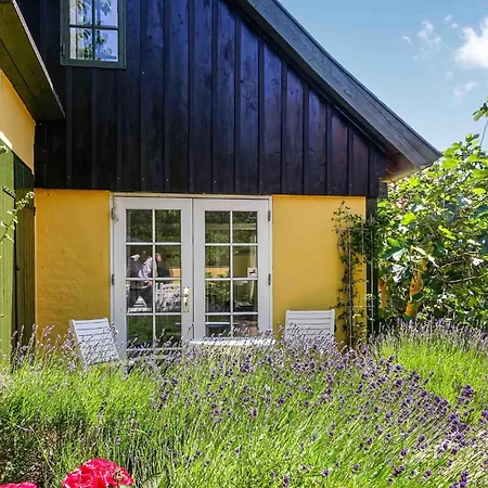 2 Bedroom Front In *
