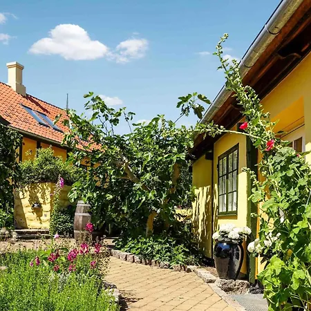 2 Bedroom Front In *