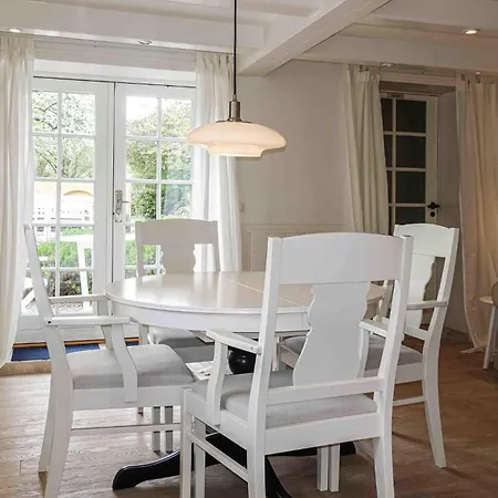 Holiday home 2 Bedroom Front In